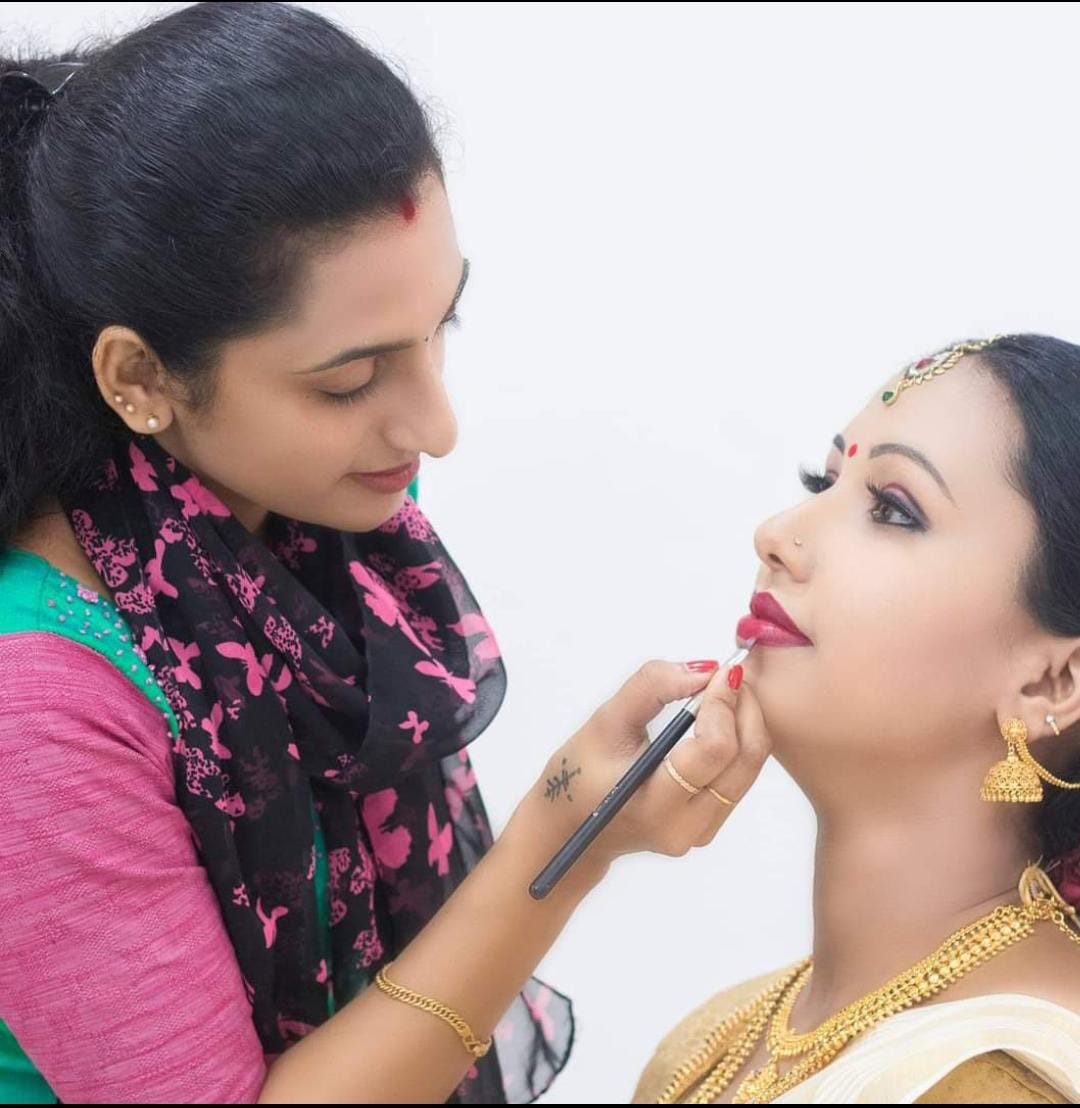 LOLA BEAUTY CARE PULPALLY